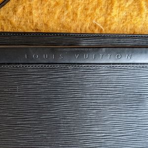 Louis Vuitton Epi Bag Vintage ( with dustbag)